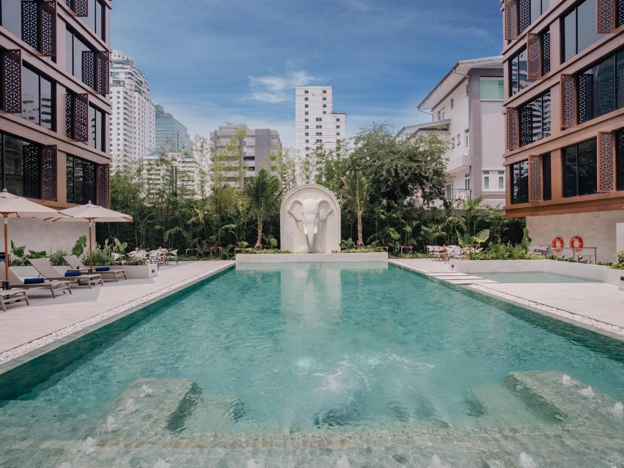 Nysa Hotel Bangkok Sukhumvit 11 Luaran gambar The swimming pool at the hotel