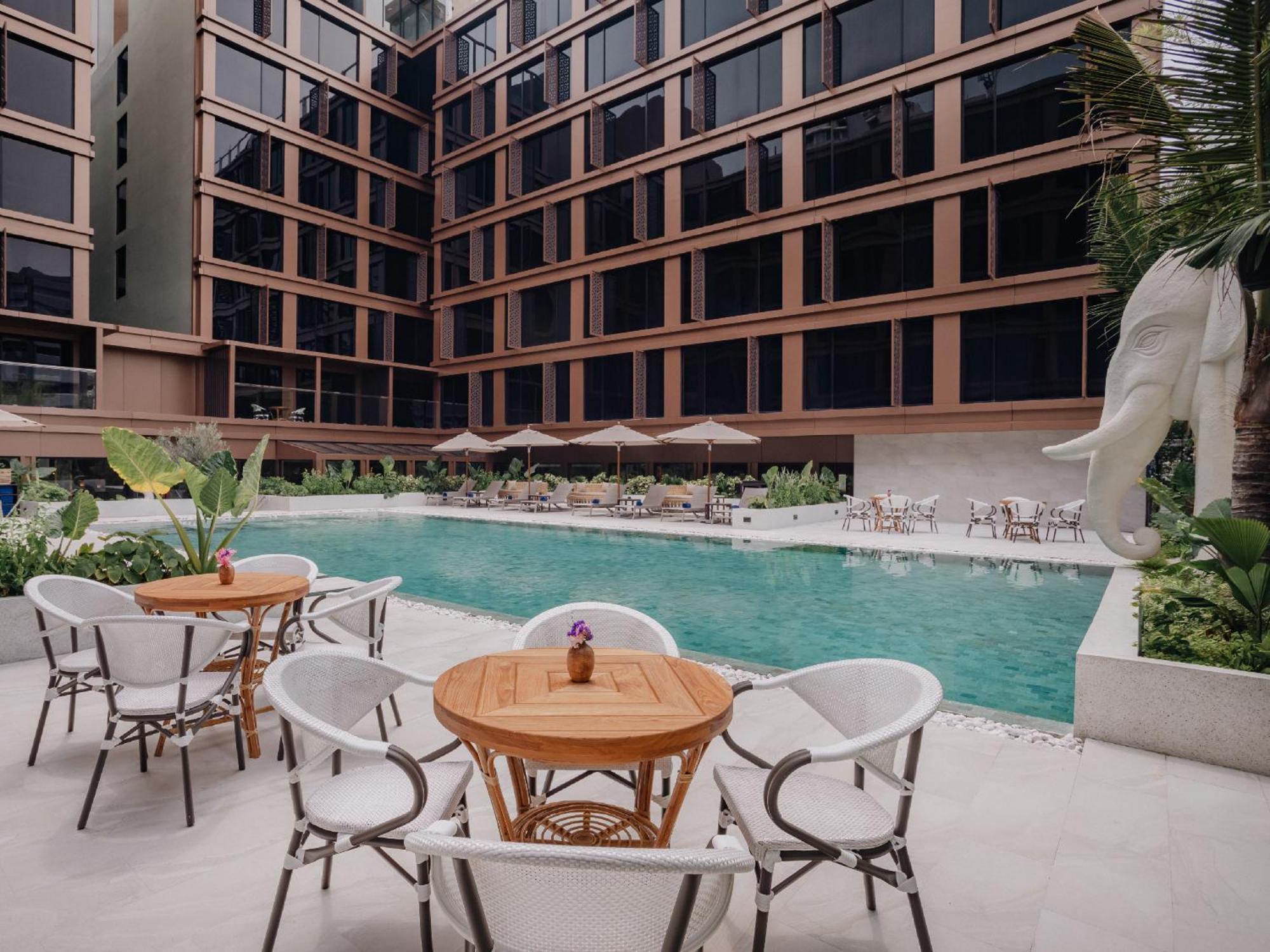 Nysa Hotel Bangkok Sukhumvit 11 Luaran gambar The swimming pool at the hotel